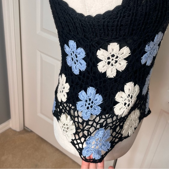 Adore Crochet Floral Tank Top Black Blue White Women’s Size 6 - Picture 5 of 10
